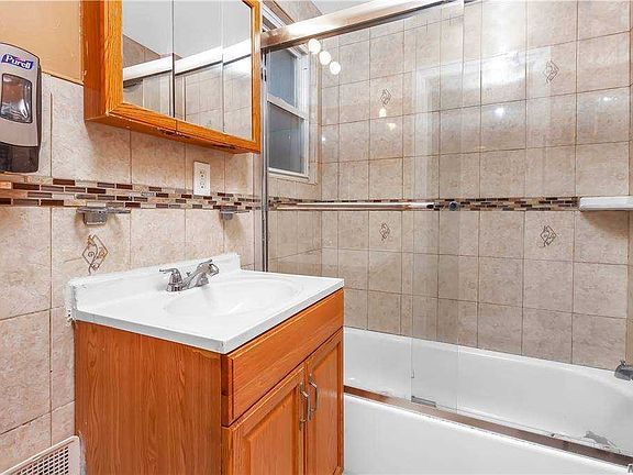 5th image of 93-01 241st St