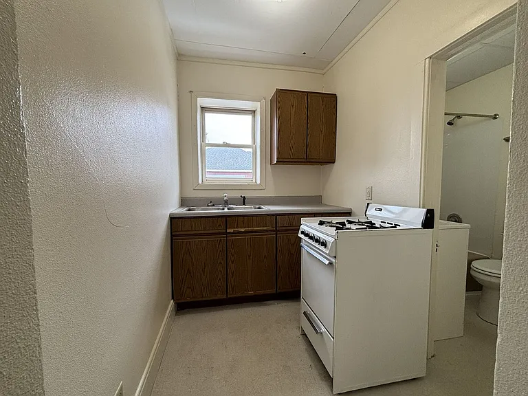 117 N Main St — Photo 1