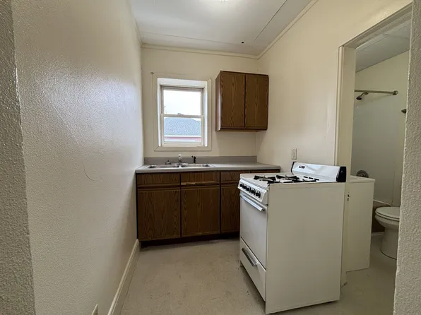 Mitzel - 117 N Main St, 117 N Main St #3, Aberdeen, SD 57401