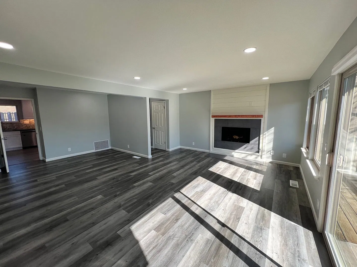 Stunning Fully Renovated Three Bedroom Townhouse — Photo 3