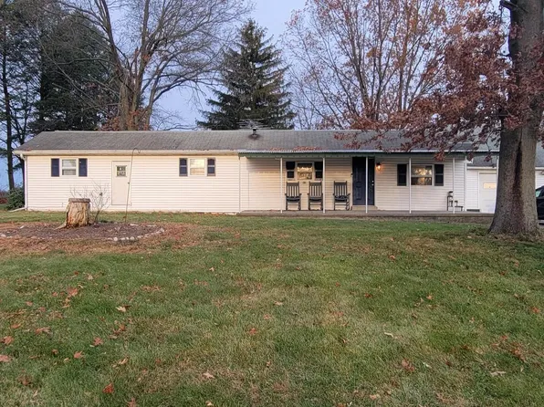 1741 County Line Rd, Bechtelsville, PA 19505
