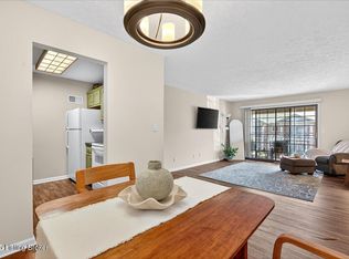 6 Dupont Way APT 8, Louisville, KY 40207