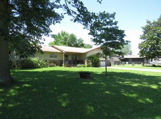 724 Circle Dr, Grove, OK 74344