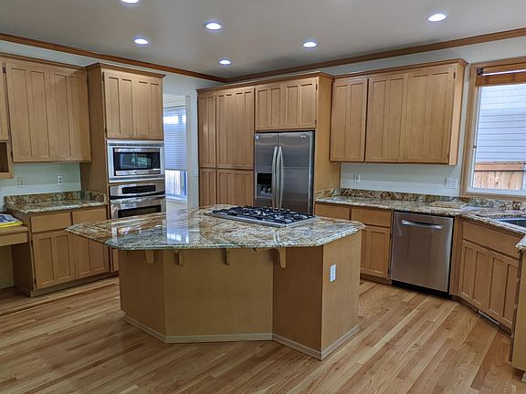 4th image of 20552 NE 31st St