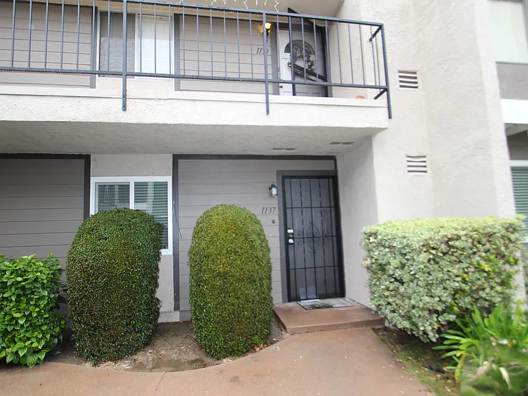 1137 Rosecrans Ave — Photo 1