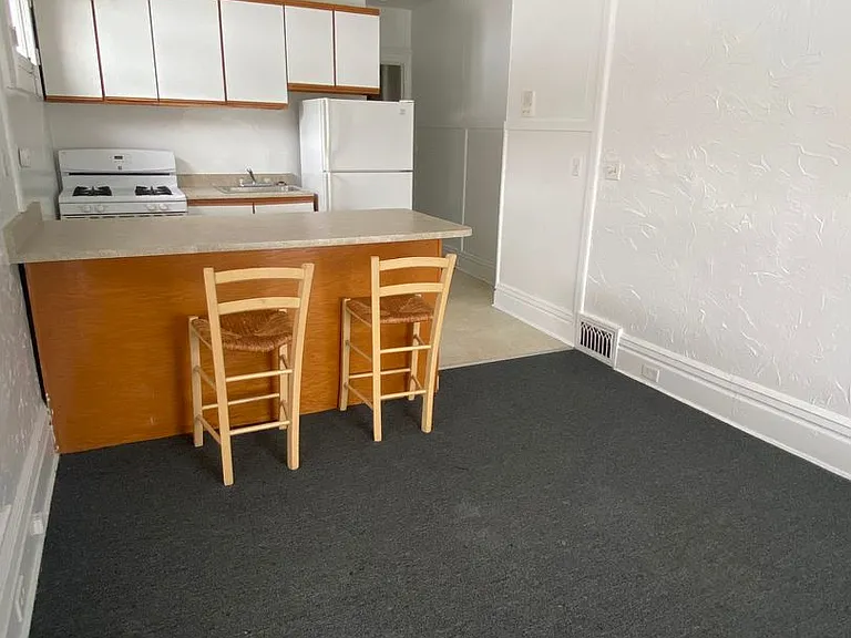 242 W 8th St — Photo 3