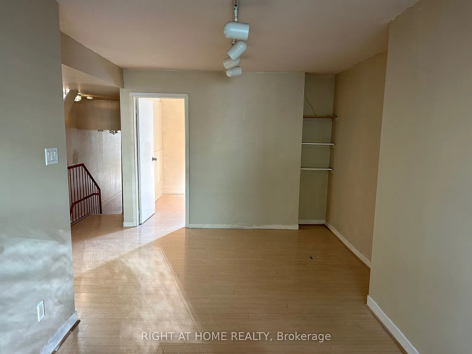 4 bed, $4,800 — Photo 3