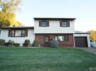 30 Reo Ct, Colonia, NJ 07067
