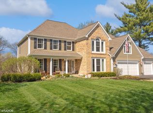 725 Saddle Rdg, Crystal Lake, IL 60012