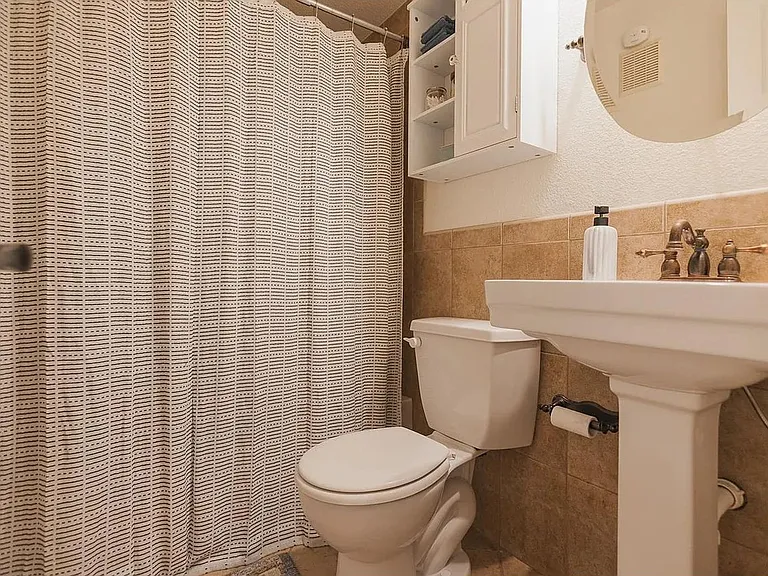 233 N Meldrum St #B6 — Photo 12
