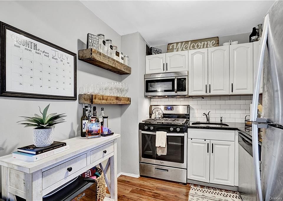 1st image of 25 Franklin Ave APT 6O