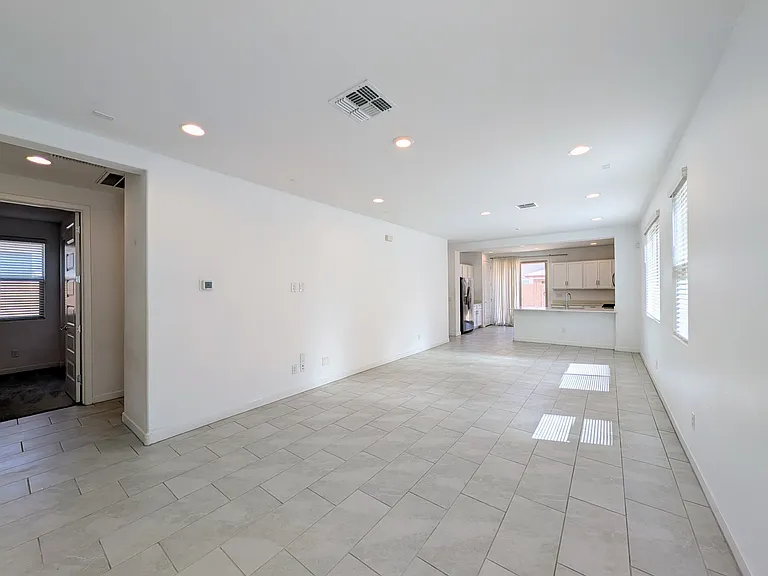 9509 W Sells Dr — Photo 31