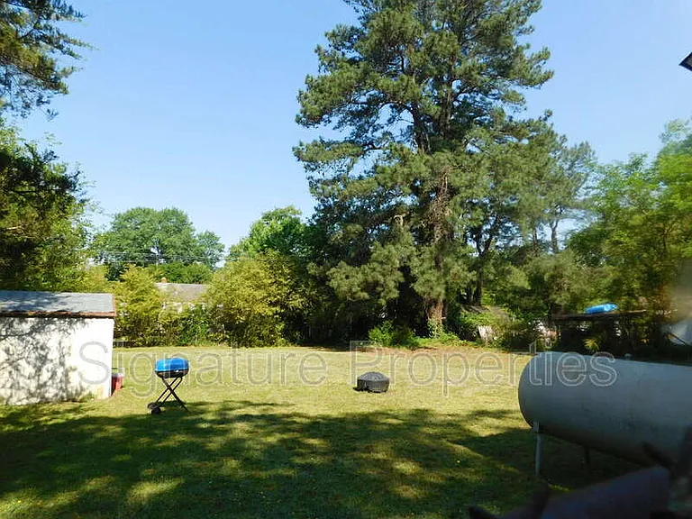 718 Yorkshire Dr — Photo 3