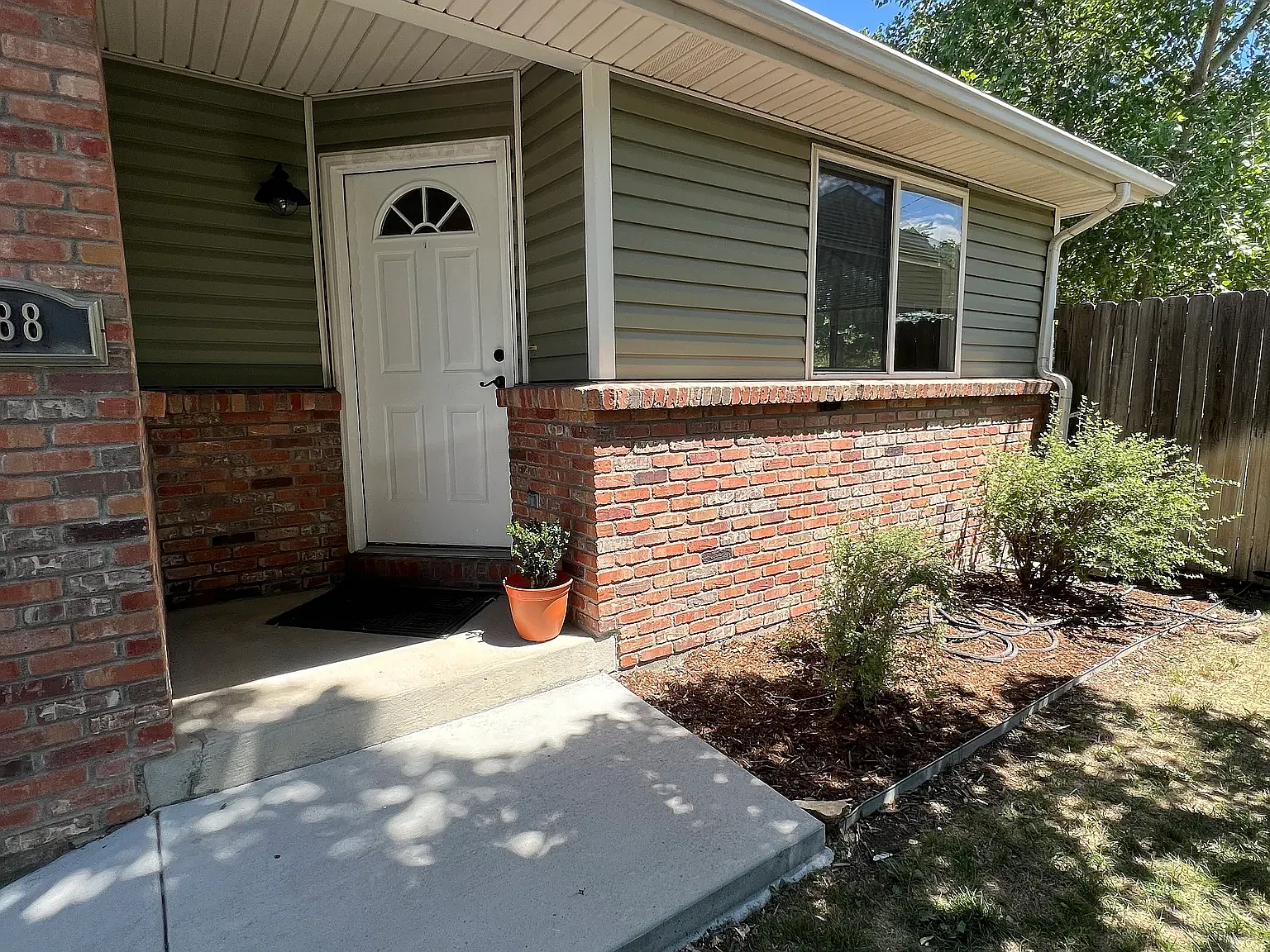 3 bed, 1400 sqft, $2,550 — Photo 1