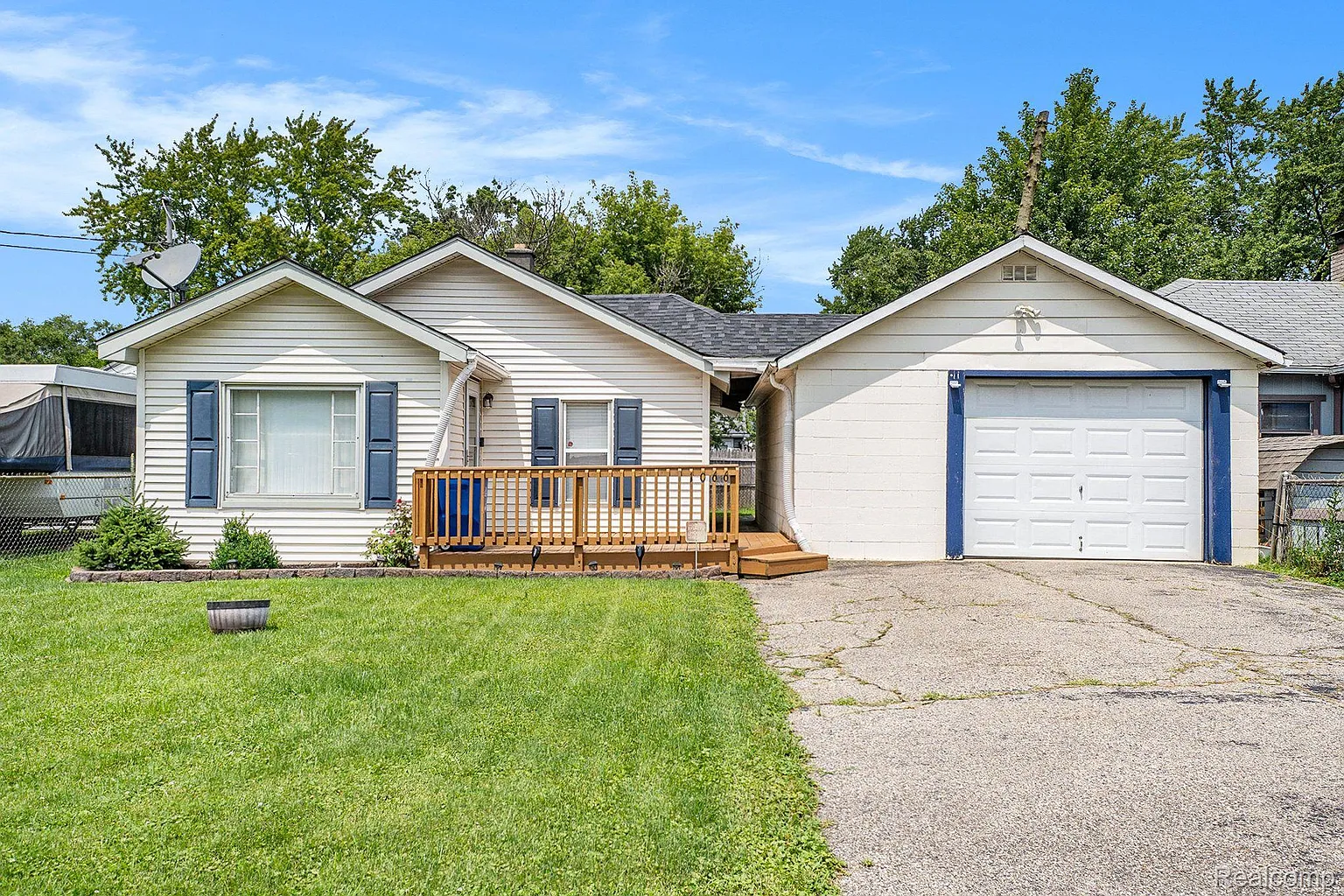1066 W Boatfield Ave photo 1