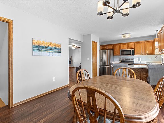 5th image of 1415 Maple Dr