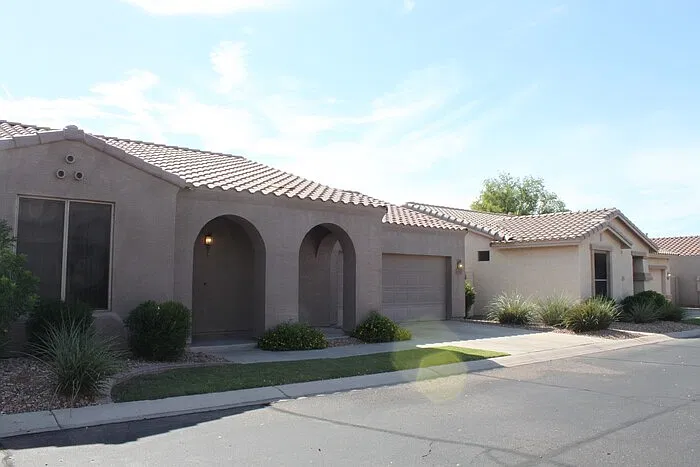 3 bed, 2.0 bath, 1353 sqft, $1,995 — Photo 3