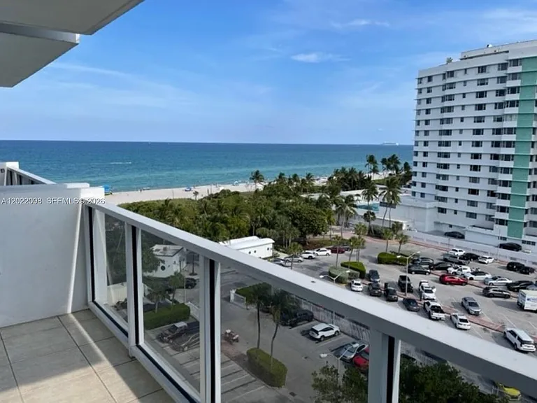 5313 Collins Ave #1004 — Photo 16
