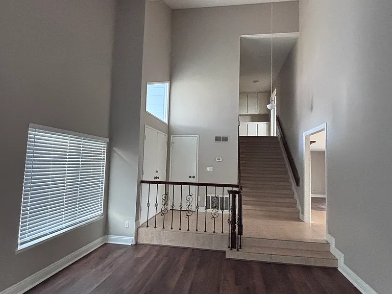 1507 Valleda Ln — Photo 2
