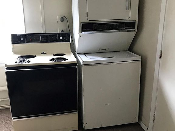 3rd image of 106 N Grandview St