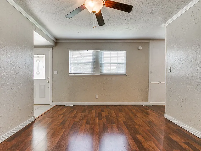 1612 Dakota St — Photo 32