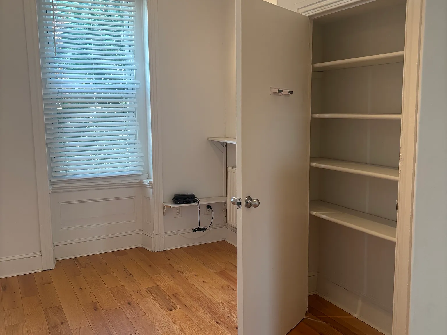 Studio, 300 sqft, $1,400 — Photo 4
