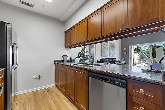 1224 Chicago Ave #204 — Photo 5