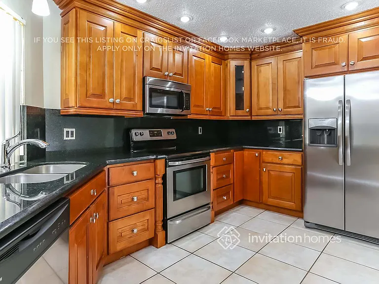 1153 SW 25th Ave — Photo 8
