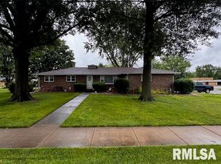 11 Lincoln Rd, Canton, IL 61520