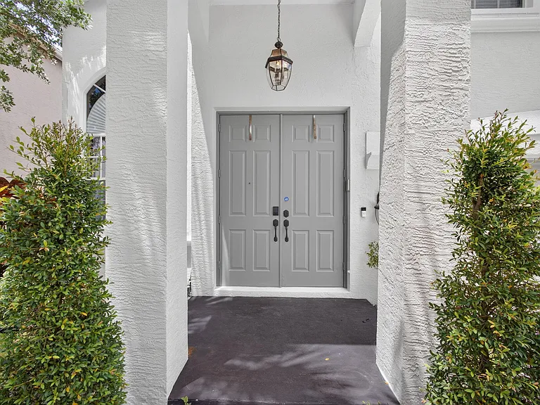 1204 Oakwater Dr — Photo 5