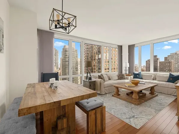 250 E 53rd St APT 2702, New York, NY 10022