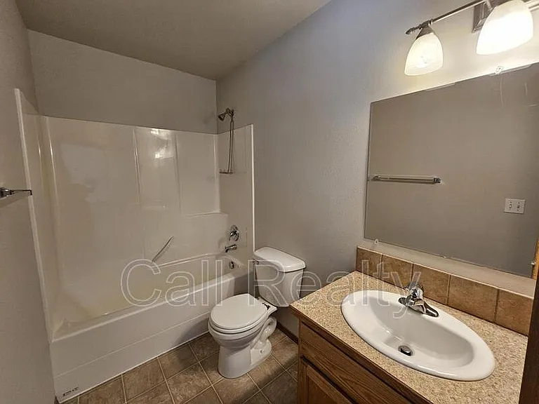 2420 E Joseph Ave — Photo 10