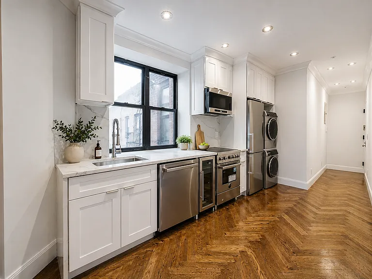 300 W 12th St #3D — Photo 4
