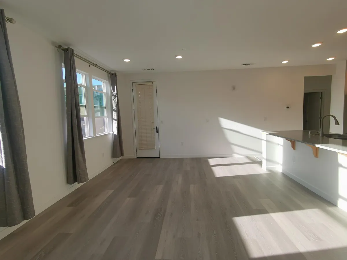 Building Photo - 626 Obsidian Dr
