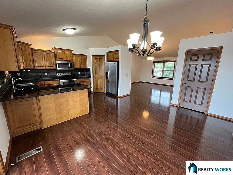 8020 Renatta Dr — Photo 5