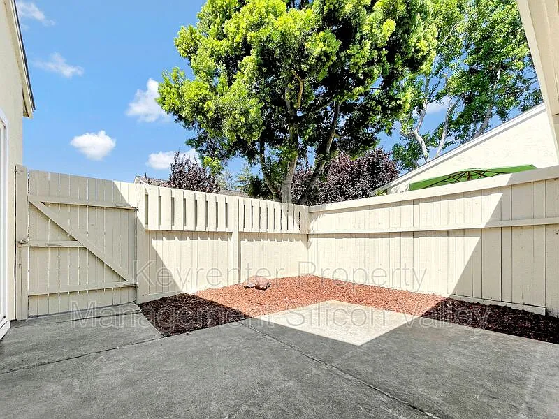 3 bed, 2.0 bath, 1470 sqft, $4,495 — Photo 4