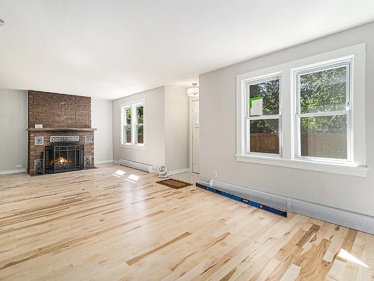 405 Pearl St — Photo 4