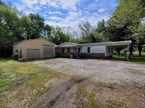 1556 N Oak St, Du Quoin, IL 62832