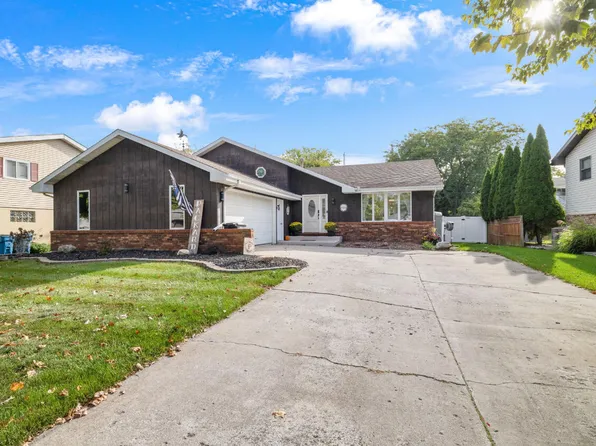 8355 Blaine Pl, Crown Point, IN 46307