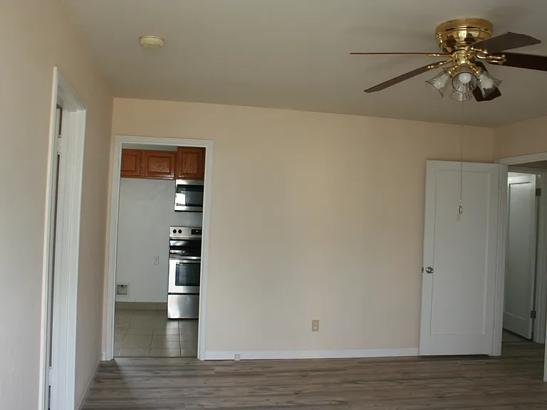1460 Oxford Way — Photo 45