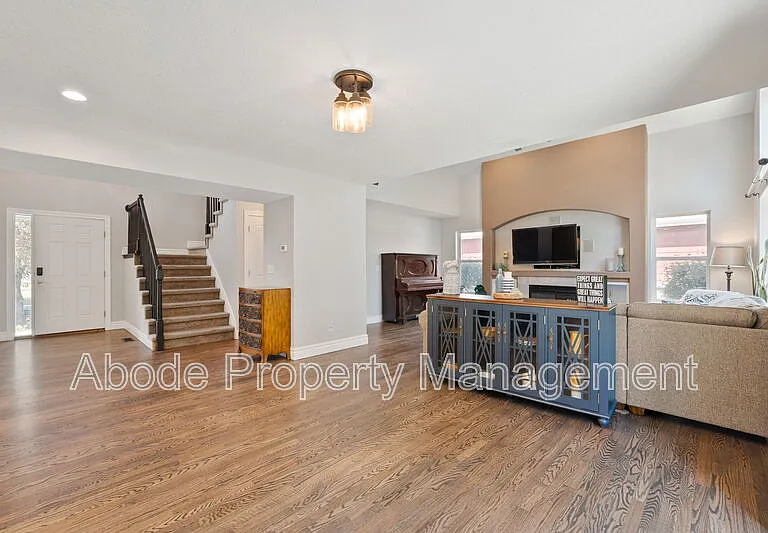 2214 Andrews St — Photo 12