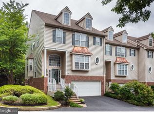 105 Tanglewood Ln, Newtown Square, PA 19073