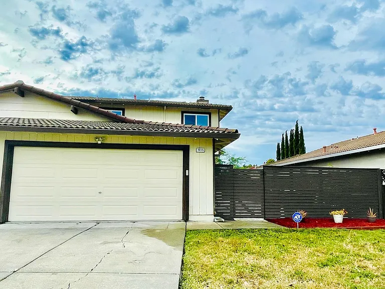 7015 Wineberry Way — Photo 1