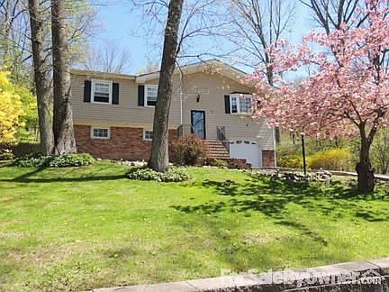 3 Bedroom Bi-Level
						:
						Over look view of Lake Tranquility