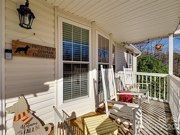 3rd image of 966 Laurelwood Dr
