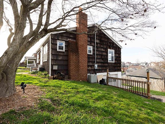 2nd image of 612 Potomac Ave