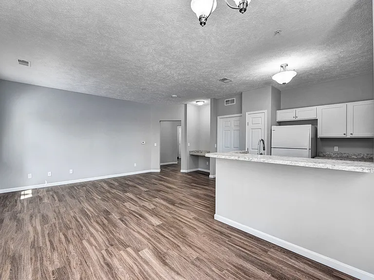 Aquamarine Apartments — Photo 100