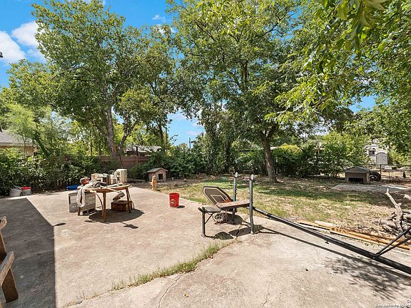 4th image of 1519 WHITMAN AVE