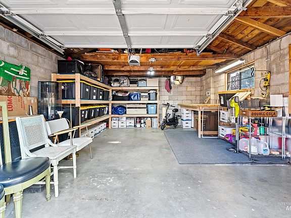 4th image of 1304 W Targee St