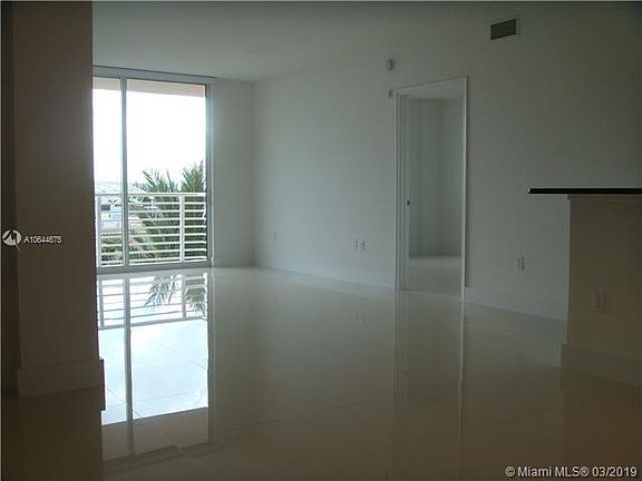 4th image of 2775 NE 187th St APT 307